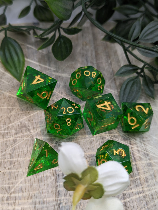 Green Gold Sharp Edge Resin Dice Thumbnail